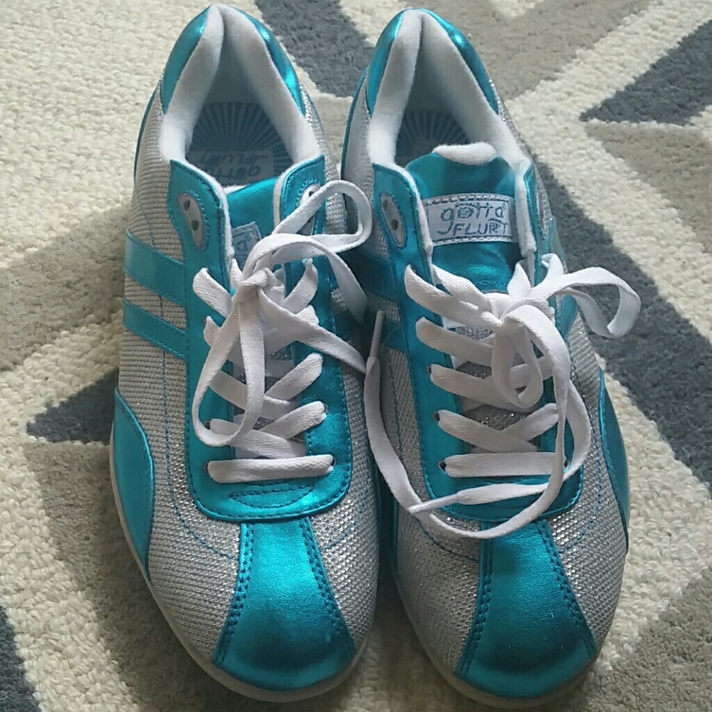 WOMEN'S SNEAKERS.